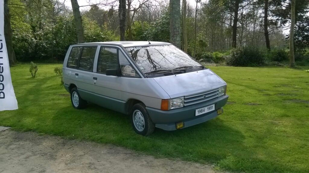 Vue de profil de Renault Espace 1